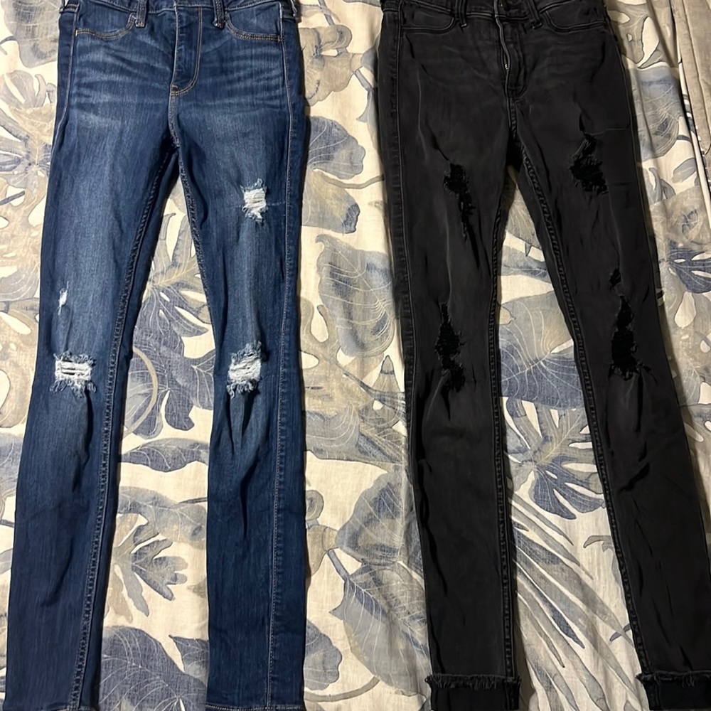 2 pairs of Hollister high rise Jean leggings 00R W23 L28